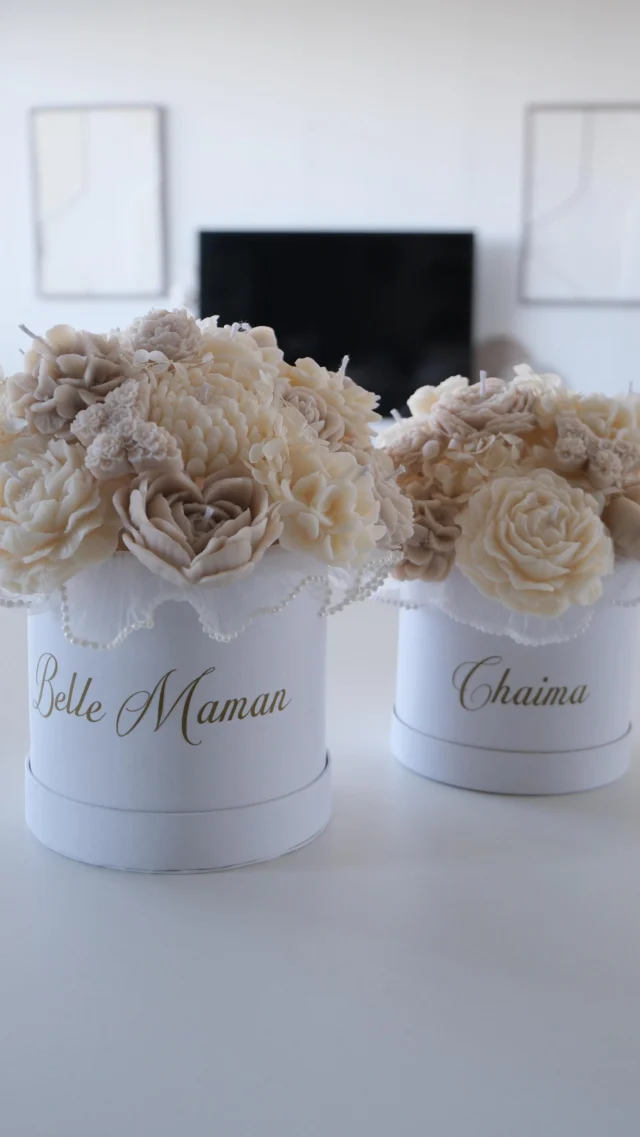 Deux bouquets fleuris… entièrement faits à la main, en cire et fondants parfumés ✨
Une commande spéciale pour une cliente adorable et au goût délicat 🌸

Envie d’un bouquet unique qui sent divinement bon ? Écris-moi 🌿

📍 Livraison sur Bruxelles | Envois vers la Belgique, France & Luxembourg

#decointerieur #fleursparfumées #bougieparfumée #handmadehome #candleaddict #fondantparfumé #decorationflorale #bouquetoriginal #faitmainavecamour #waxflowers #interiorinspo